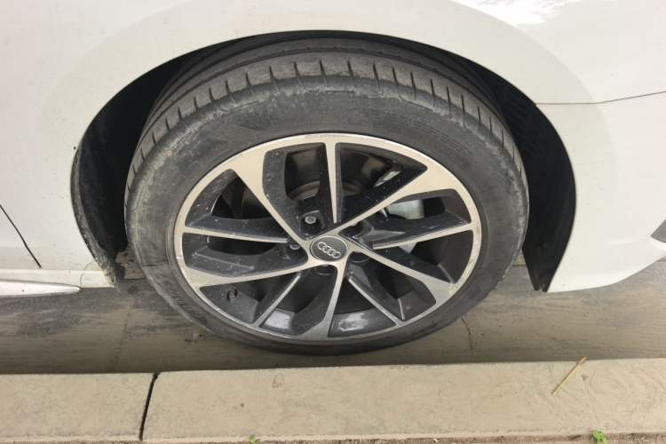 Used Audi A3 2021 A3L Limousine 35 TFSI Progressive Sport Edition Right Front Wheel Hub