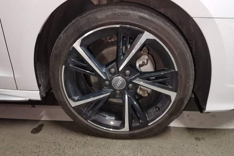 Used Audi A3 2021 Sportback 35 TFSI Fashionable Sports Model Right Front Wheel Hub