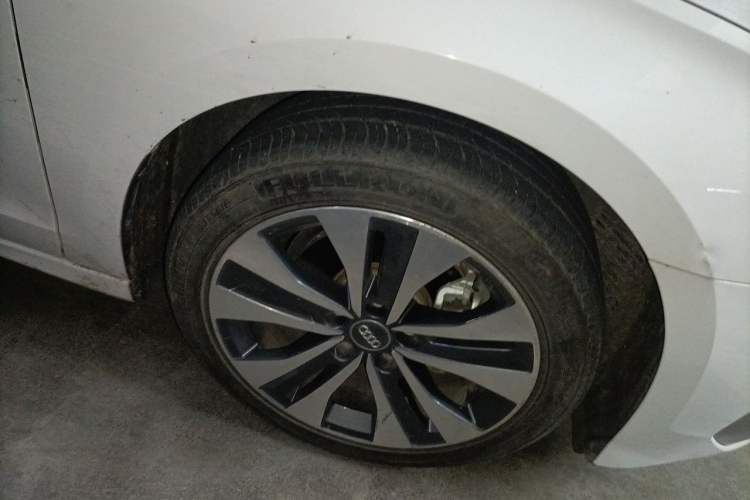 Used Audi A3 2021 Sportback 35 TFSI Ambition Style Edition Right Front Wheel Hub