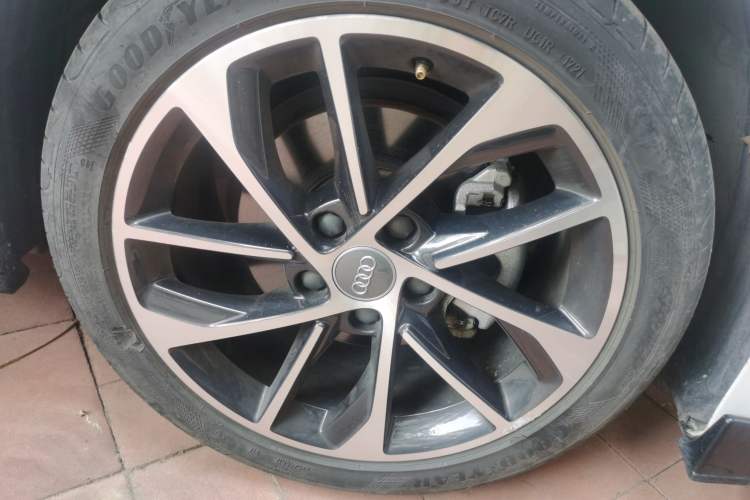Used Audi A3 2021 A3L Limousine 35 TFSI Progressive Sport Edition Right Front Wheel Hub
