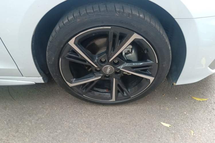 Used Audi A3 2021 A3L Limousine 35 TFSI Fashion Sport Model Right Front Wheel Hub