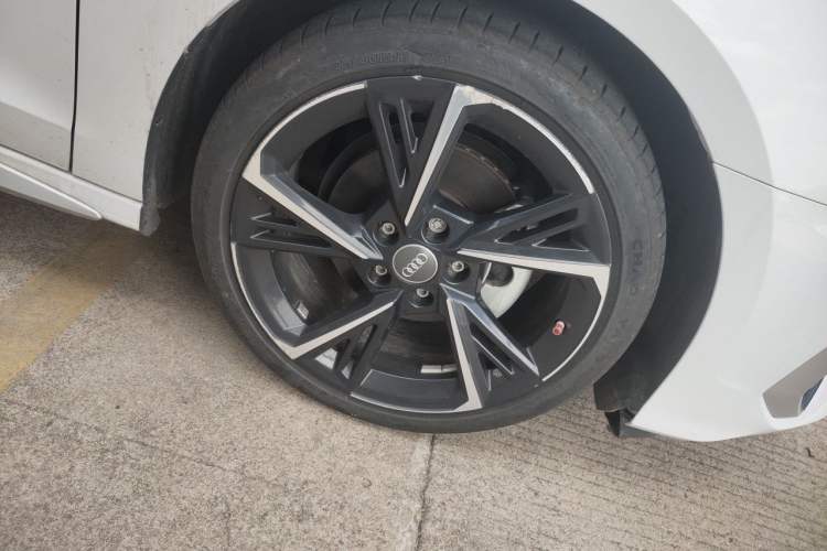 Used Audi A3 2021 Sportback 35 TFSI Fashionable Sports Model Right Front Wheel Hub