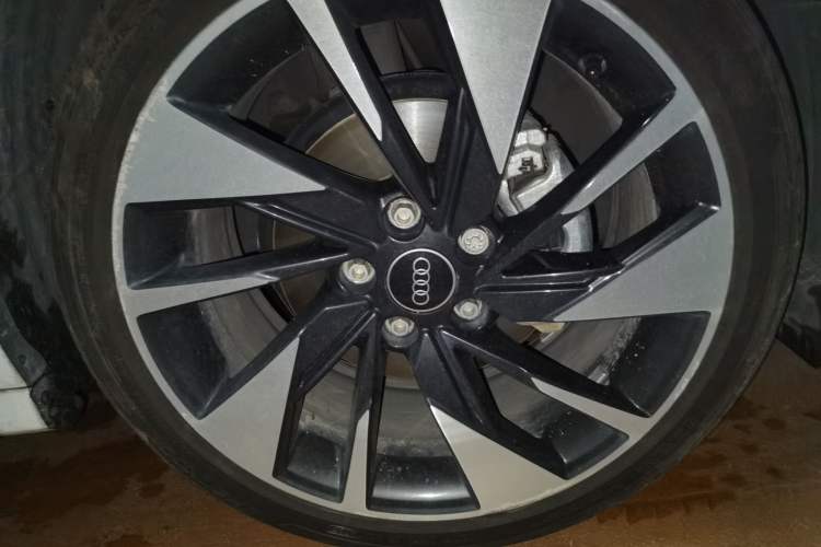 Used Audi A3 2021 A3L Limousine 35 TFSI Fashion Sport Model Right Front Wheel Hub