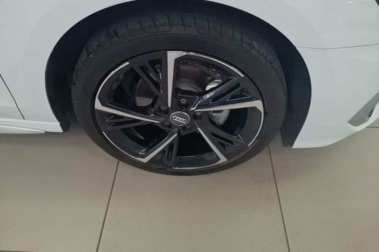 Used Audi A3 2021 A3L Limousine 35 TFSI Fashion Sport Model Right Front Wheel Hub