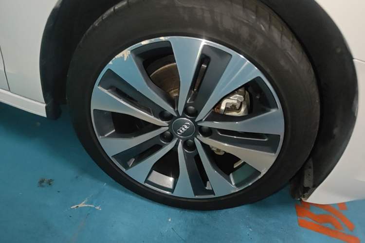 Used Audi A3 2021 Sportback 35 TFSI Ambition Style Edition Right Front Wheel Hub