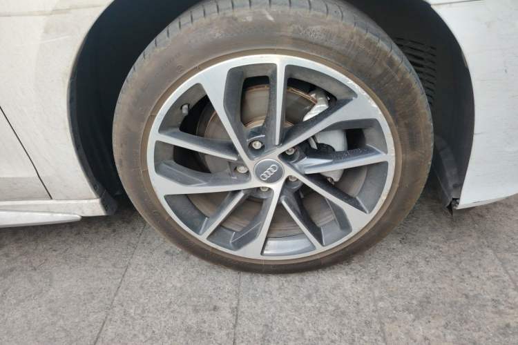 Used Audi A3 2021 A3L Limousine 35 TFSI Progressive Sport Edition Right Front Wheel Hub
