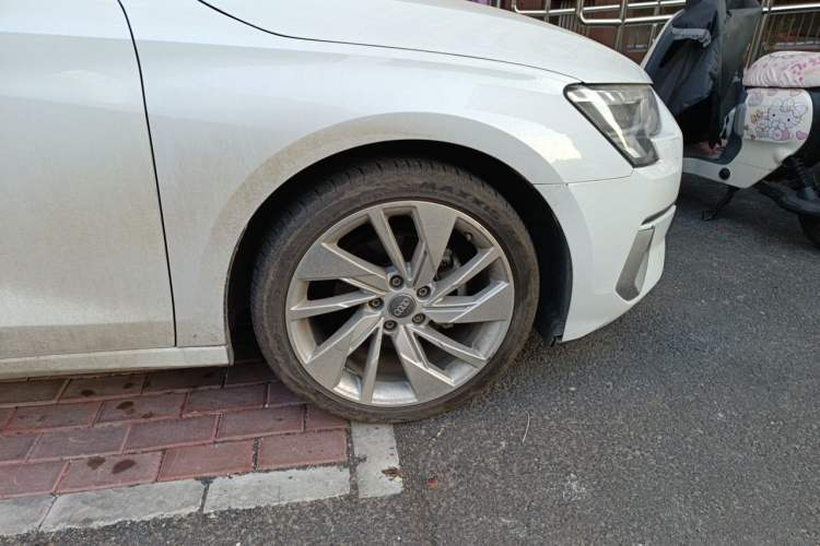 Used Audi A3 2021 Sportback 35 TFSI Luxury Prestige Edition Right Front Wheel Hub