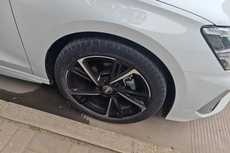 Used Audi A3 2021 A3L Limousine 35 TFSI Fashion Sport Model Right Front Wheel Hub