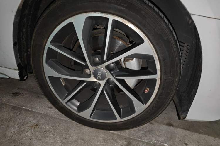 Used Audi A3 2021 Sportback 35 TFSI Advanced Sport Edition Right Front Wheel Hub