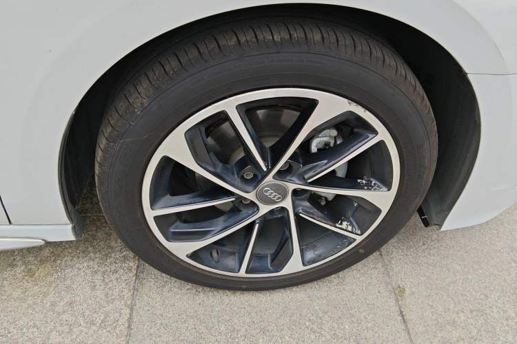Used Audi A3 2021 A3L Limousine 35 TFSI Progressive Sport Edition Right Front Wheel Hub