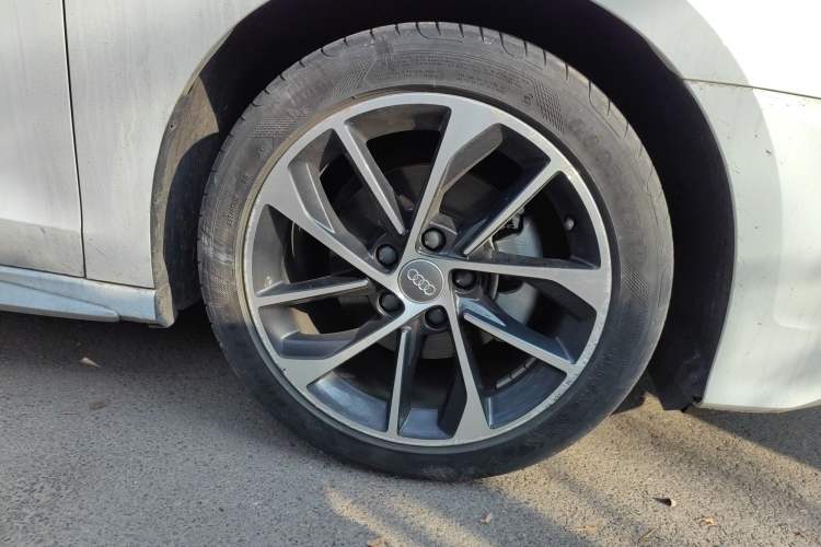 Used Audi A3 2021 Sportback 35 TFSI Advanced Sport Edition Right Front Wheel Hub