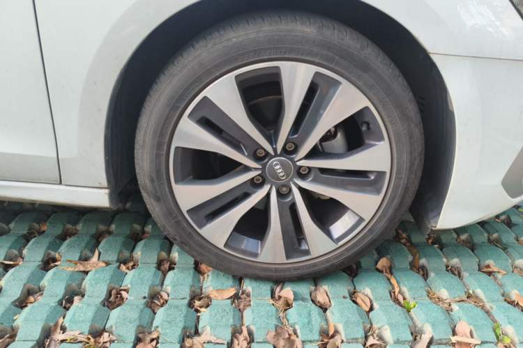 Used Audi A3 2021 Sportback 35 TFSI Ambition Style Edition Right Front Wheel Hub