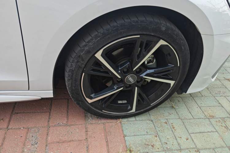 Used Audi A3 2021 Sportback 35 TFSI Advanced Sport Edition Right Front Wheel Hub