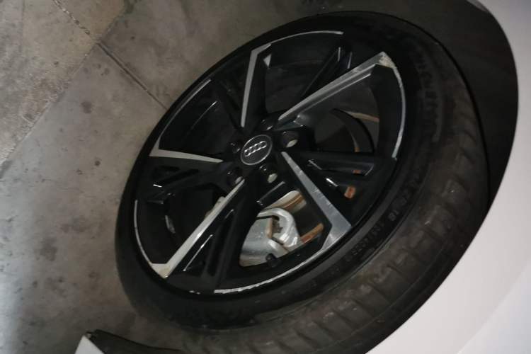 Used Audi A3 2021 Sportback 35 TFSI Fashionable Sports Model Right Front Wheel Hub