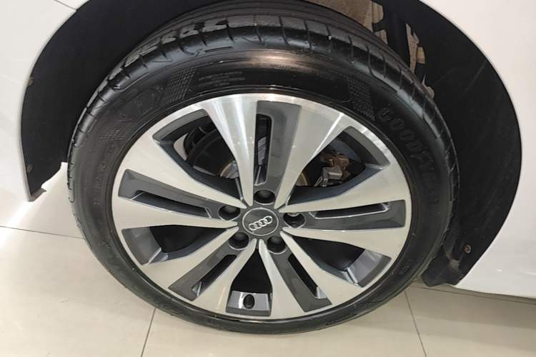 Used Audi A3 2021 Sportback 35 TFSI Ambition Style Edition Right Rear Wheel Hub