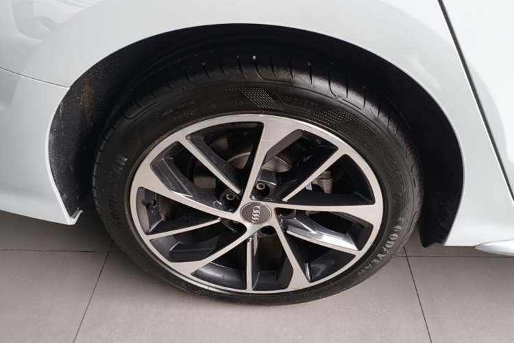 Used Audi A3 2021 A3L Limousine 35 TFSI Progressive Sport Edition Right Rear Wheel Hub