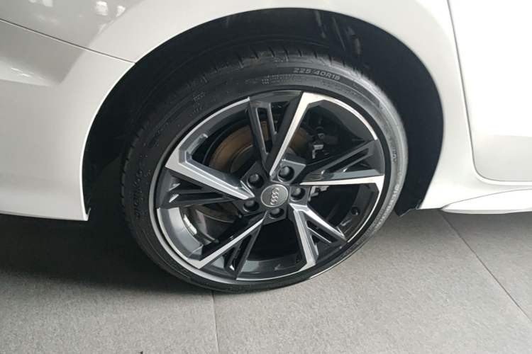 Used Audi A3 2021 A3L Limousine 35 TFSI Fashion Sport Model Right Rear Wheel Hub