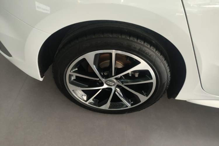Used Audi A3 2021 Sportback 35 TFSI Advanced Sport Edition Right Rear Wheel Hub