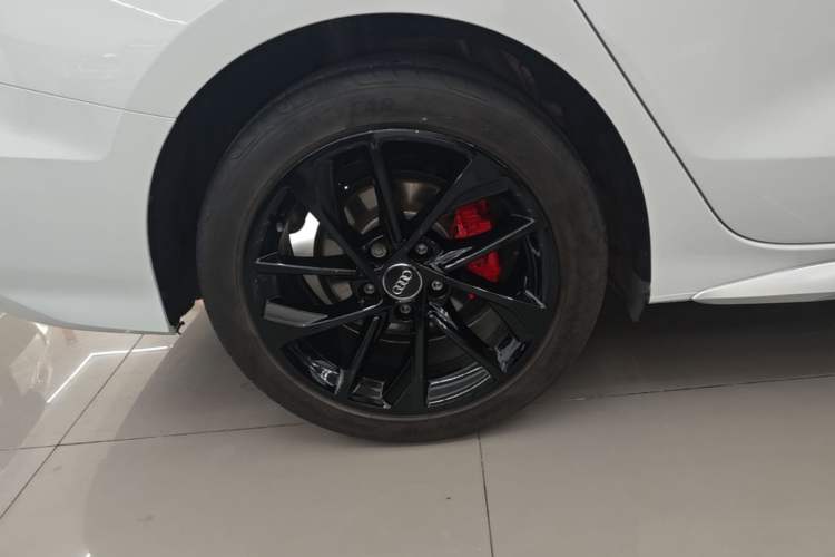Used Audi A3 2021 A3L Limousine 35 TFSI Progressive Sport Edition Right Rear Wheel Hub