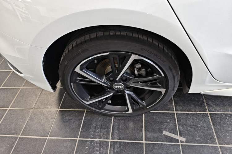 Used Audi A3 2021 Sportback 35 TFSI Fashionable Sports Model Right Rear Wheel Hub