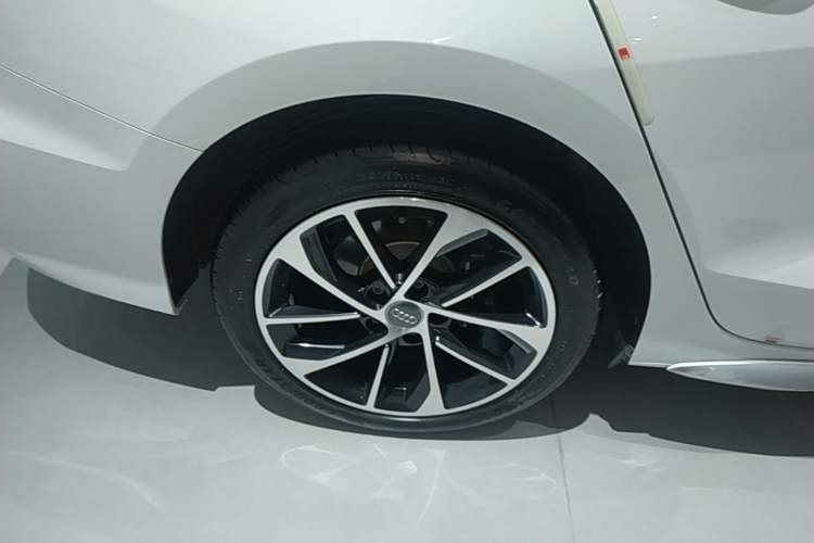 Used Audi A3 2021 A3L Limousine 35 TFSI Progressive Sport Edition Right Rear Wheel Hub