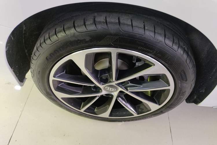 Used Audi A3 2021 Sportback 35 TFSI Advanced Sport Edition Right Rear Wheel Hub