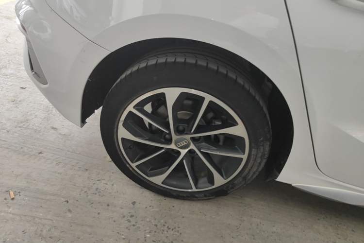 Used Audi A3 2021 Sportback 35 TFSI Advanced Sport Edition Right Rear Wheel Hub