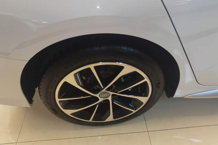 Used Audi A3 2021 A3L Limousine 35 TFSI Progressive Sport Edition Right Rear Wheel Hub