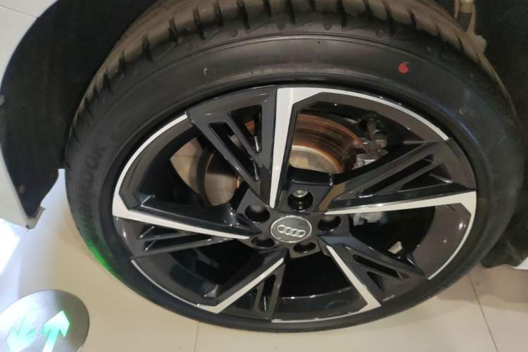 Used Audi A3 2021 Sportback 35 TFSI Fashionable Sports Model Right Rear Wheel Hub