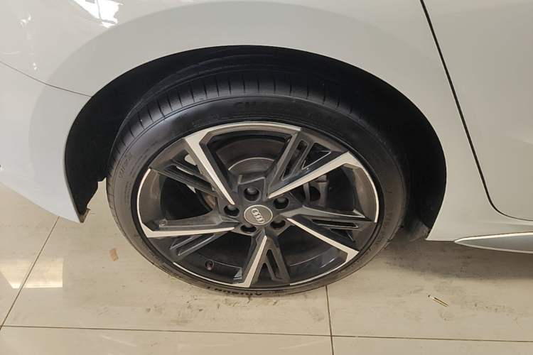Used Audi A3 2021 Sportback 35 TFSI Fashionable Sports Model Right Rear Wheel Hub