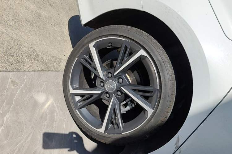 Used Audi A3 2021 A3L Limousine 35 TFSI Fashion Sport Model Right Rear Wheel Hub