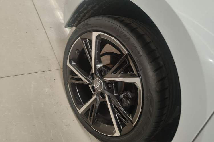 Used Audi A3 2021 Sportback 35 TFSI Fashionable Sports Model Right Rear Wheel Hub