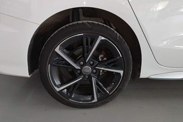Used Audi A3 2021 A3L Limousine 35 TFSI Fashion Sport Model Right Rear Wheel Hub