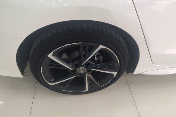 Used Audi A3 2021 A3L Limousine 35 TFSI Fashion Sport Model Right Rear Wheel Hub