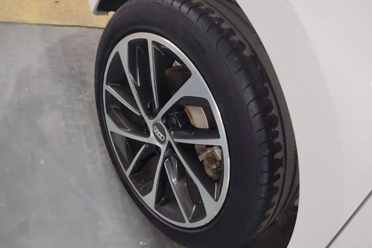 Used Audi A3 2021 A3L Limousine 35 TFSI Progressive Sport Edition Right Rear Wheel Hub