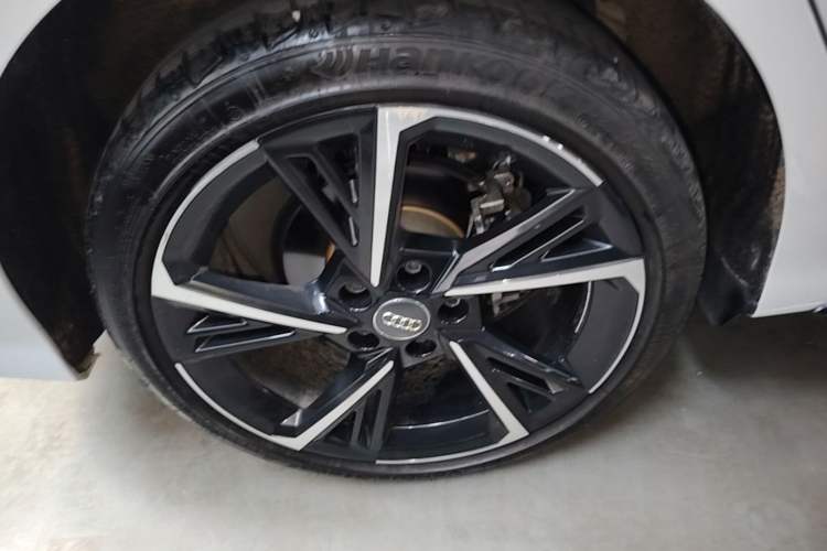 Used Audi A3 2021 A3L Limousine 35 TFSI Fashion Sport Model Right Rear Wheel Hub
