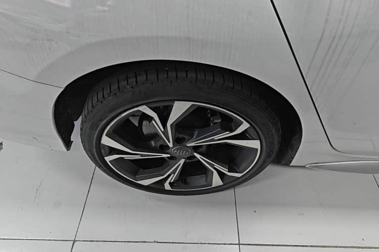 Used Audi A3 2021 A3L Limousine 35 TFSI Luxury Sport Edition Right Rear Wheel Hub