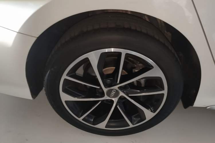 Used Audi A3 2021 A3L Limousine 35 TFSI Progressive Sport Edition Right Rear Wheel Hub