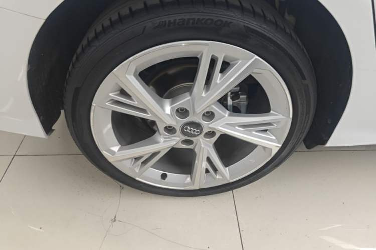 Used Audi A3 2021 A3L Limousine 35 TFSI Fashionable and Elegant Model Right Rear Wheel Hub
