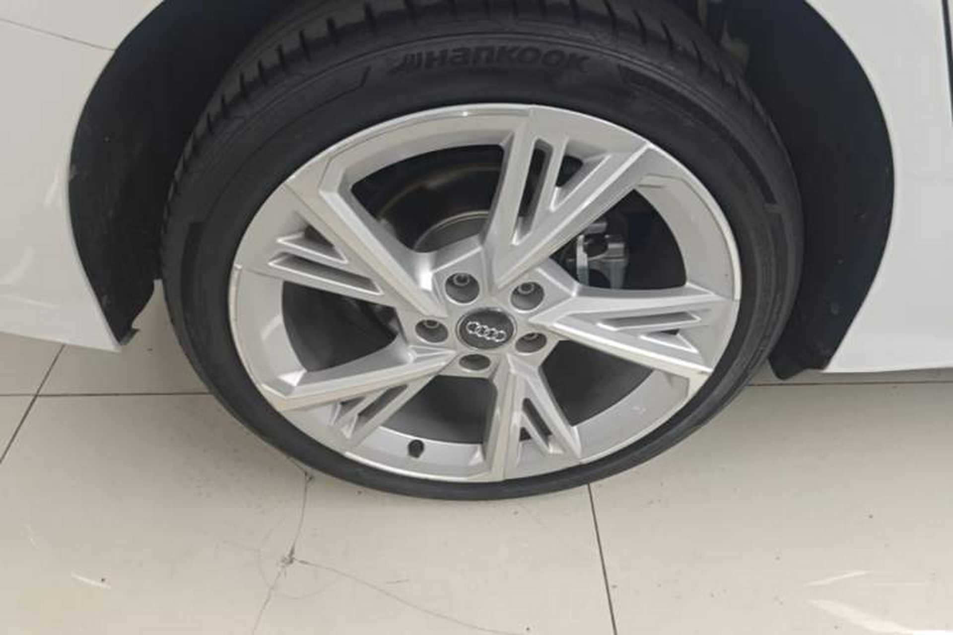 Used Audi A3 2021 A3L Limousine 35 TFSI Fashionable and Elegant Model Right Rear Wheel Hub