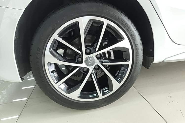 Used Audi A3 2021 Sportback 35 TFSI Advanced Sport Edition Right Rear Wheel Hub