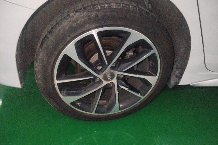 Used Audi A3 2021 Sportback 35 TFSI Advanced Sport Edition Right Rear Wheel Hub