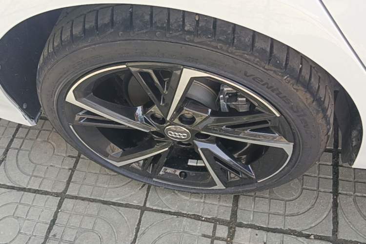 Used Audi A3 2021 A3L Limousine 35 TFSI Fashion Sport Model Right Rear Wheel Hub