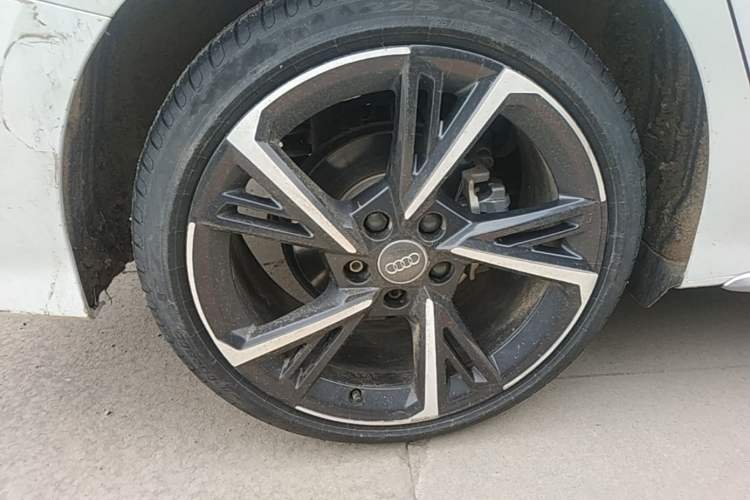 Used Audi A3 2021 A3L Limousine 35 TFSI Progressive Sport Edition Right Rear Wheel Hub