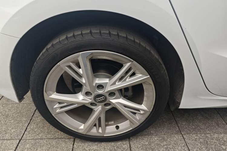 Used Audi A3 2021 Sportback 35 TFSI Stylish and Elegant Model Right Rear Wheel Hub
