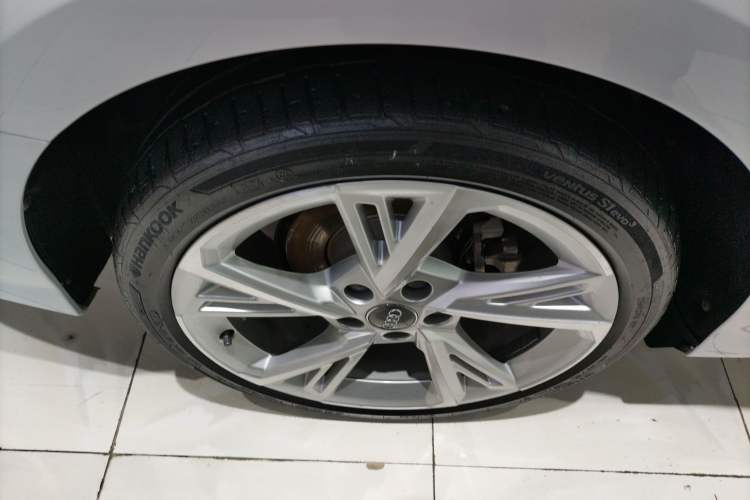 Used Audi A3 2021 A3L Limousine 35 TFSI Fashionable and Elegant Model Right Rear Wheel Hub