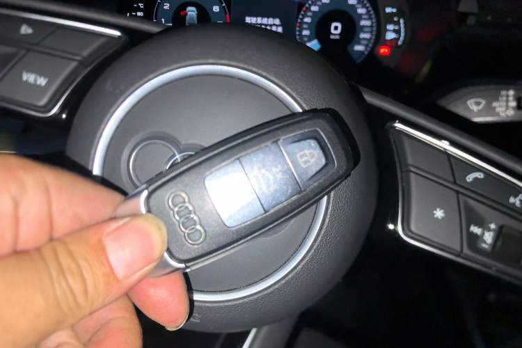 Used Audi A3 2021 Sportback 35 TFSI Advanced Sport Edition Vehicle Key