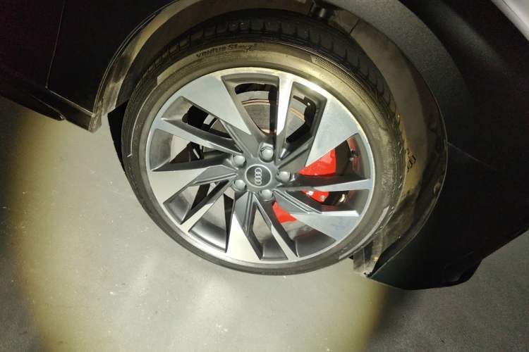 Used Audi A3 2022 A3L Limousine 35 TFSI Fashion Sport Model Right Front Wheel Hub
