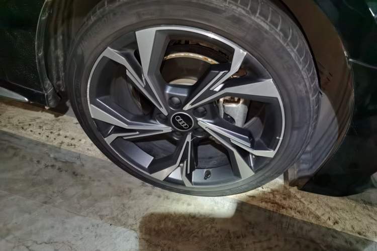 Used Audi A3 2022 A3L Limousine 35 TFSI Fashion Sport Model Right Front Wheel Hub