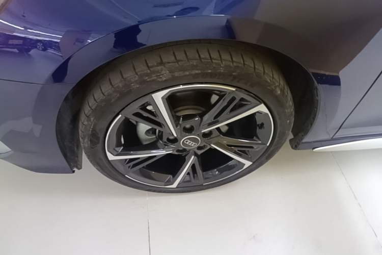 Used Audi A3 2022 A3L Limousine 35 TFSI Fashion Sport Model Left Front Wheel Hub